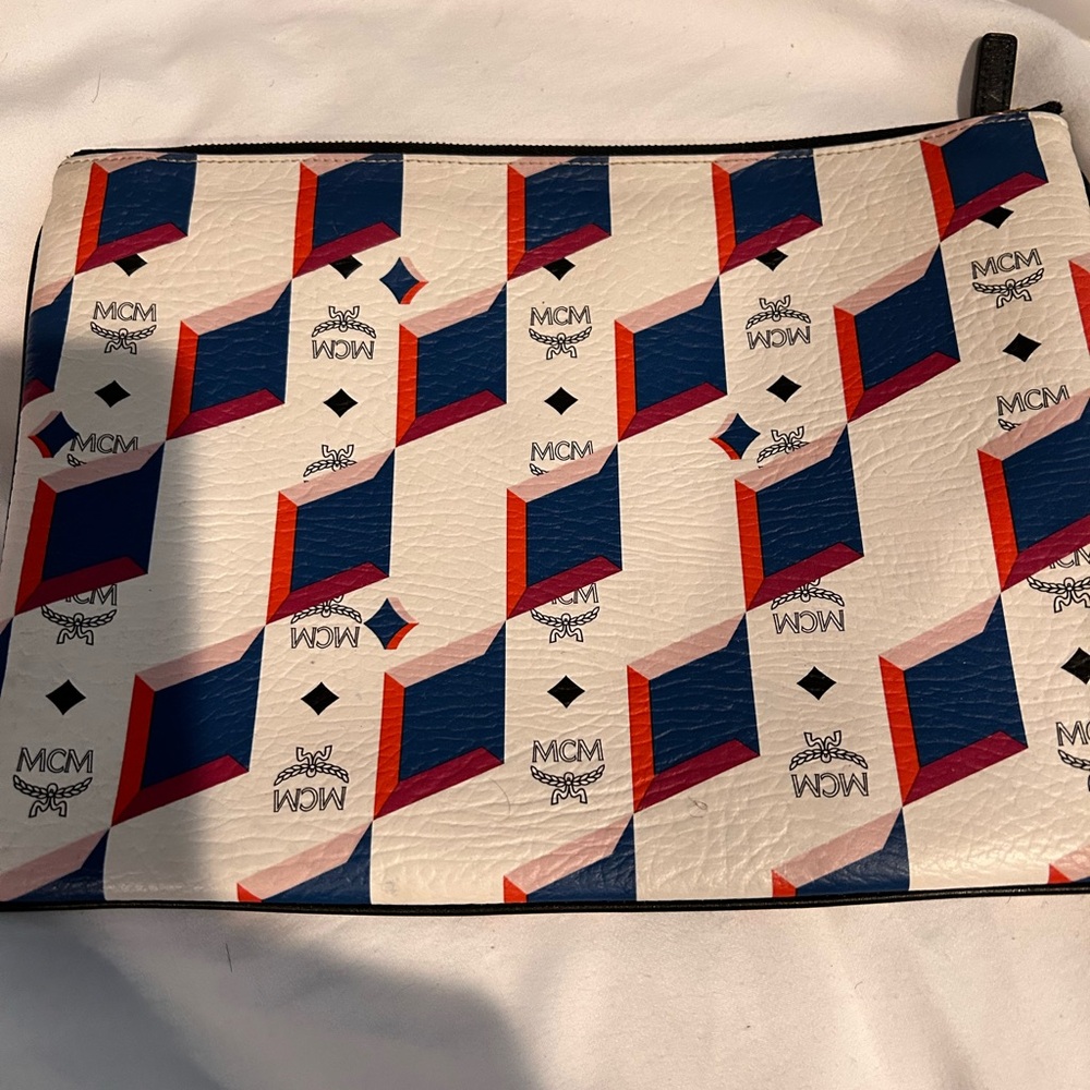 Authentic MCM large clutch - Picture 3 of 4